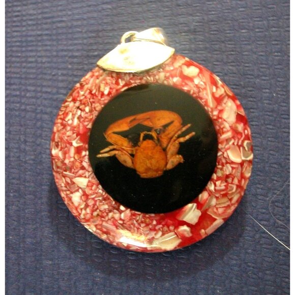 Vintage Round Pendant Red & White Shell Inlay Crab Design Sterling Silver Bale - Picture 3 of 3